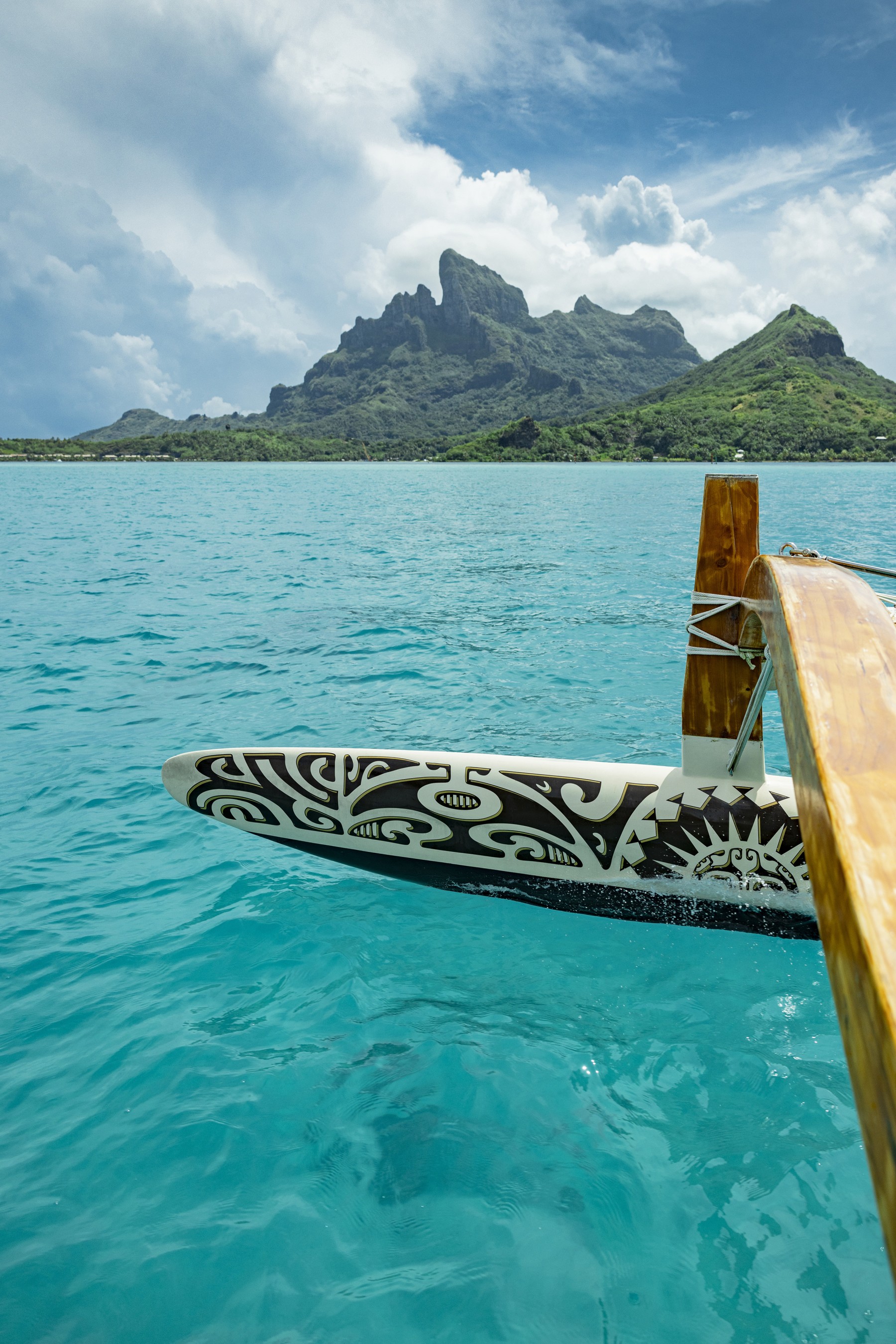La pirogue, entre lagon et récif