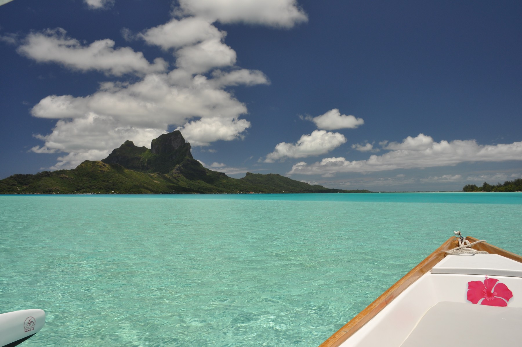 La pirogue, entre lagon et récif