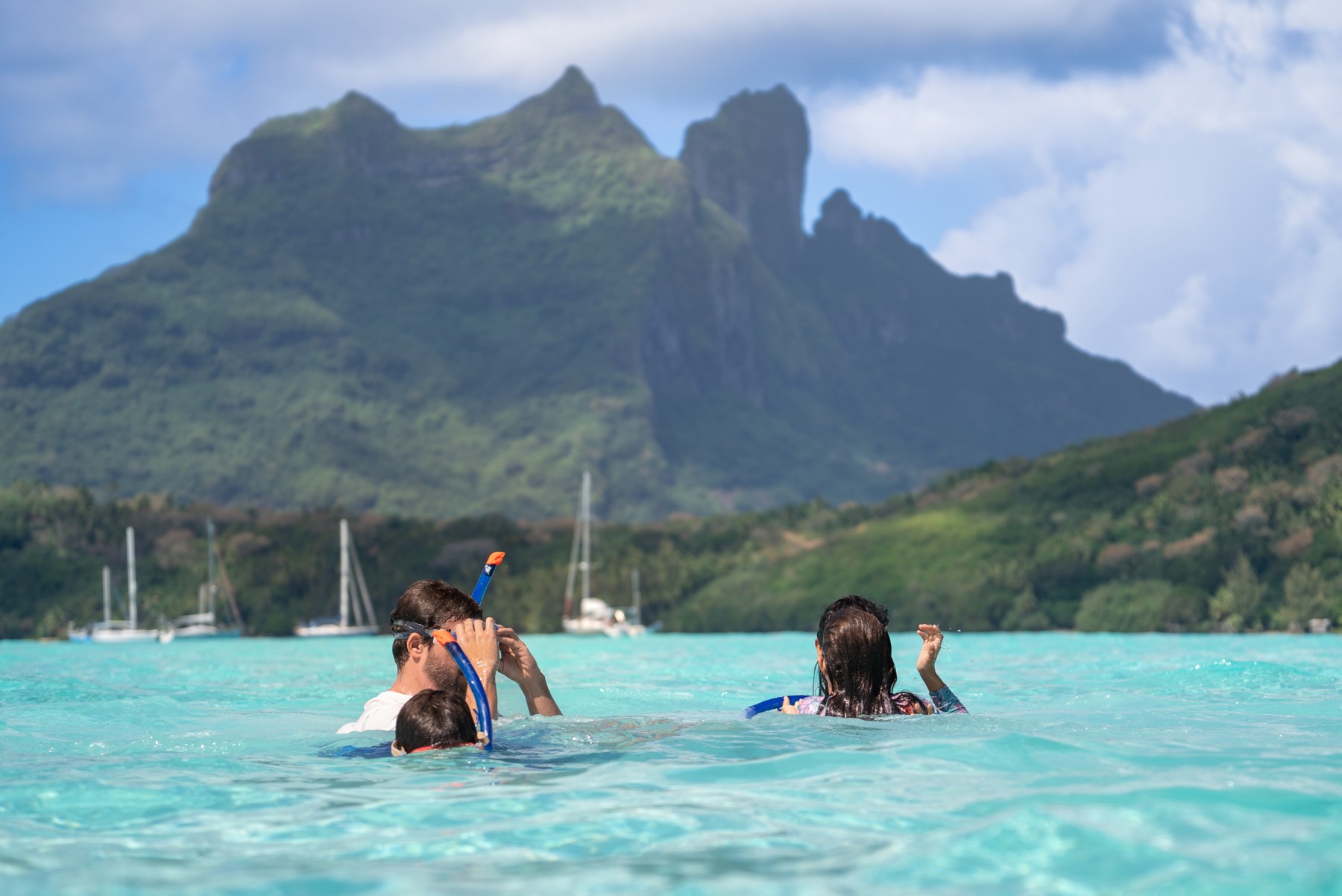 La pirogue, entre lagon et récif