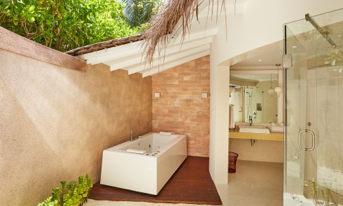 Jacuzzi Deluxe Beach Villa