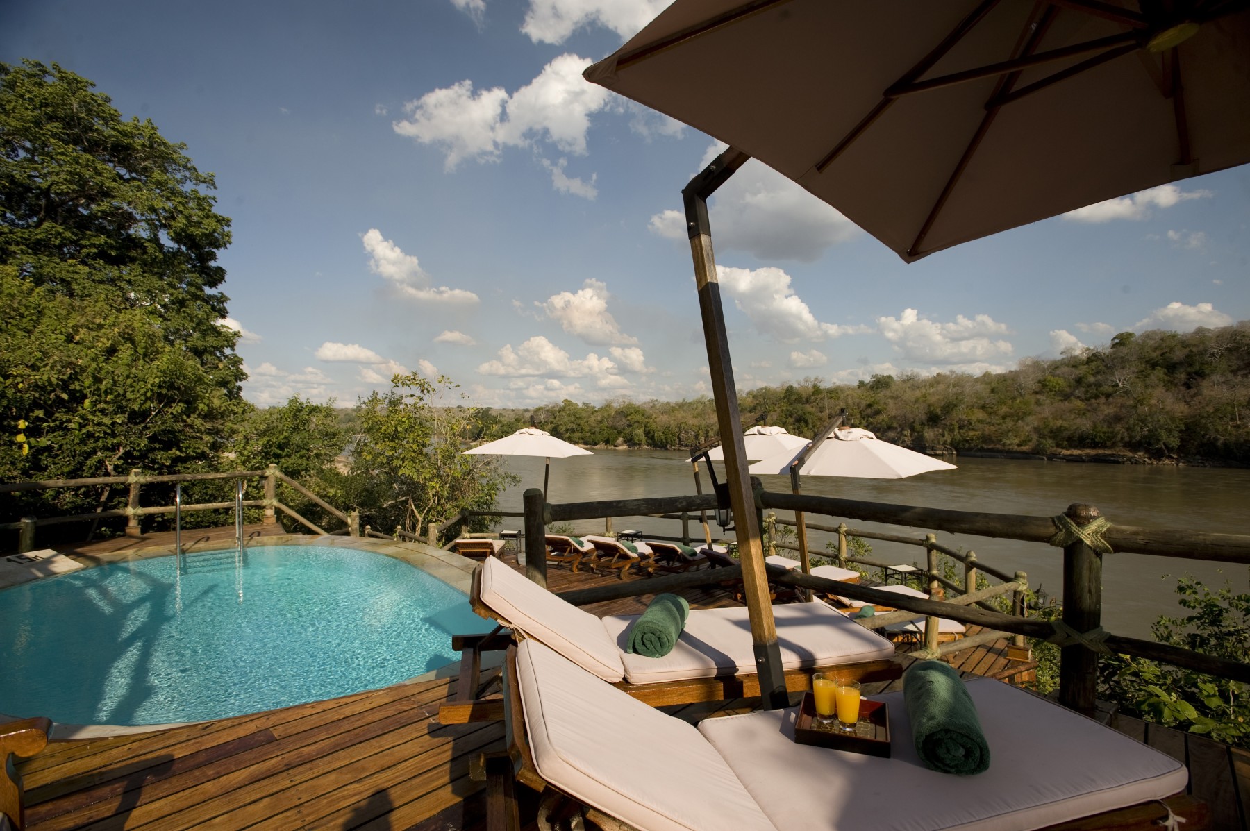 Serena Mivumo River Lodge