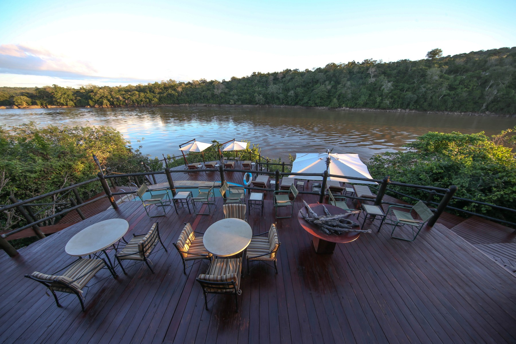 Serena Mivumo River Lodge